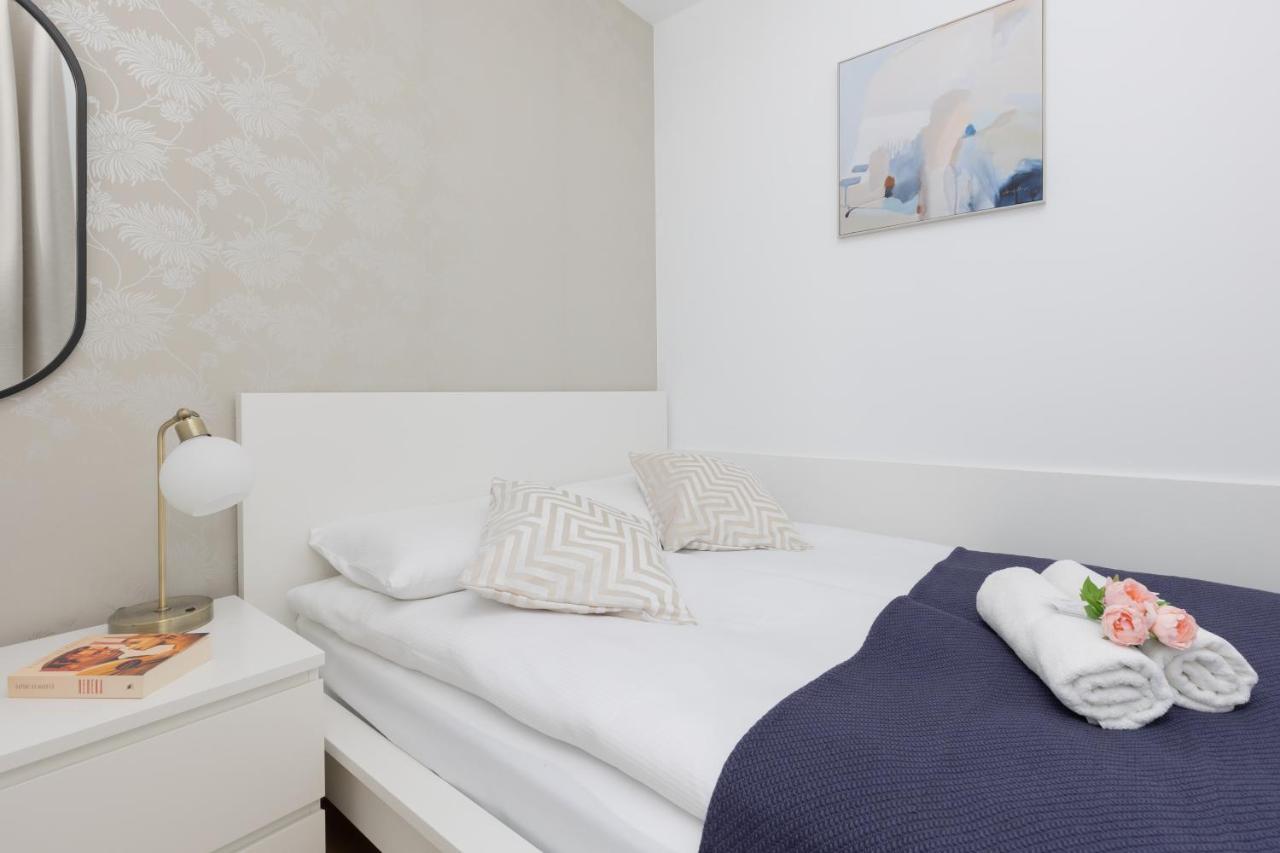 Warszawa Śródmieście Bonifraterska Apartments by Renters Zewnętrze zdjęcie